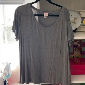 Grey short sleeved tee